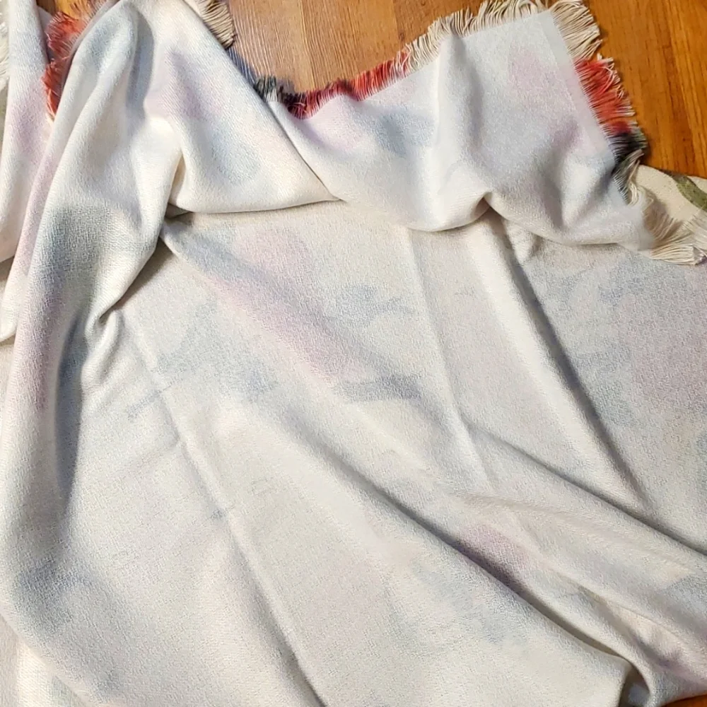 Melissa Lyons A Rose is a Rose Soft Lightweight Fringe Blanket‎ Off White Floral